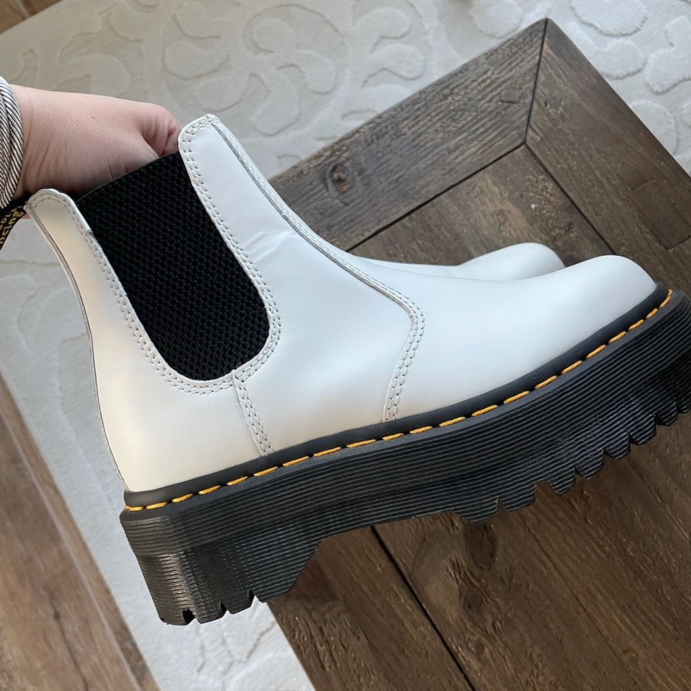 LIKE NEW DR MARTENS